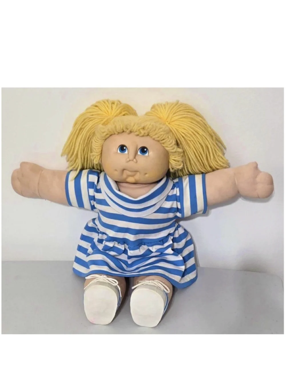 Vintage ‘84 MN Thomas Kids Doll Caucasian Blond Yarn Hair Blue Eyes 20” VTG